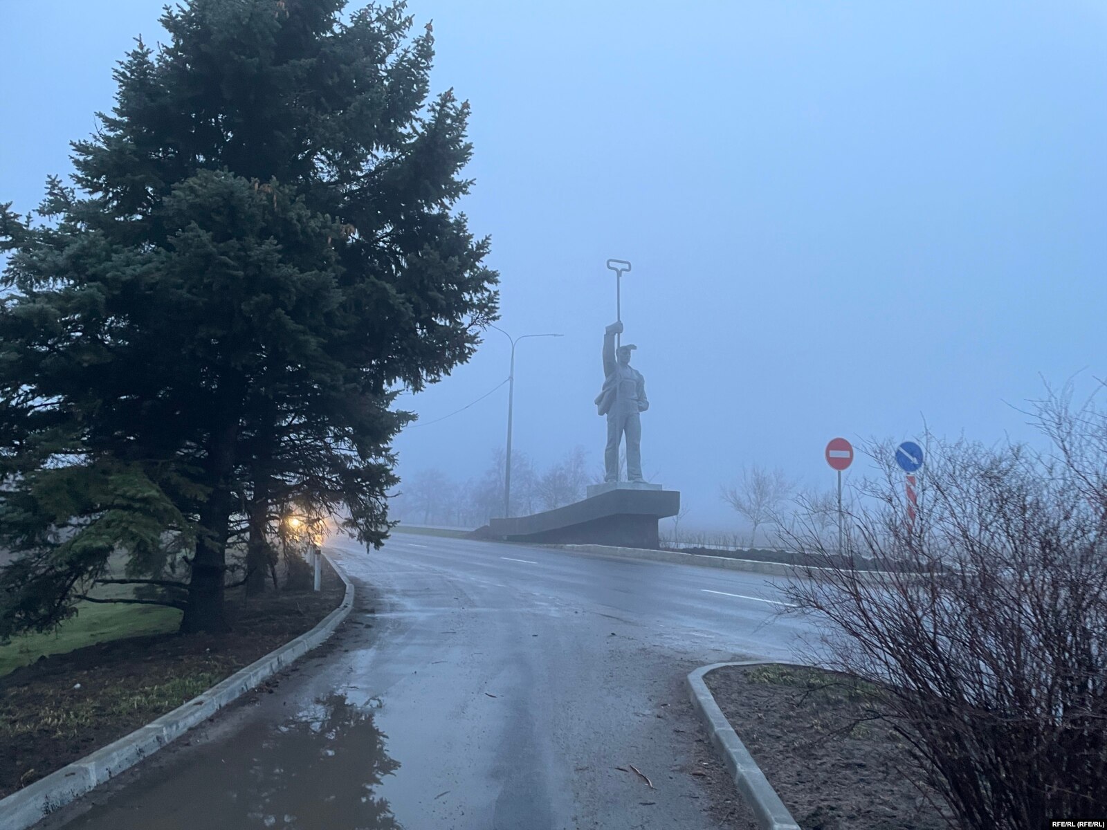 Стирают любые напоминания об Украине. Жизнь в оккупированном Мариуполе.  Читайте на UKR.NET