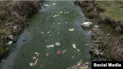 تصویری از آلودگی یکی از رودخانه‌های استان گیلان