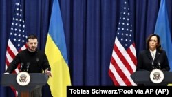 Президент Украины Владимир Зеленский и вице-президент США Камала Харрис во время совместной пресс-конференции в рамках Мюнхенской конференции по безопасности (MSC). Мюнхен, 17 февраля 2024 года