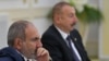 Премьер-министр Армении Никол Пашинян (слева) и президент Азербайджана Ильхам Алиев