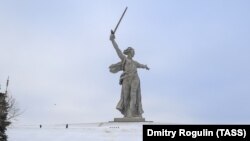 Скульптура "Родина-мать зовёт!" в Волгограде