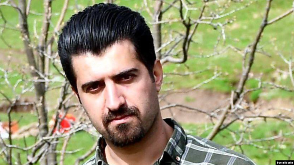 نزدیکان آقای مرادی به رادیو فردا گفته‌اند که او «هیچ‌گونه فعالیت سیاسی» نداشته است، او مکانیک بوده و دارای یک فرزند سه ساله است