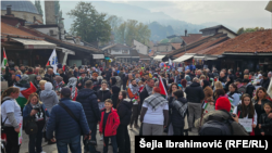 U glavnom gradu BiH se okupilo nekoliko stotina demonstranata