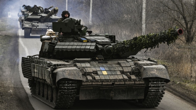 Parlamentari europeni cer un control mai strict al rambursărilor pentru armele sovietice livrate Ucrainei