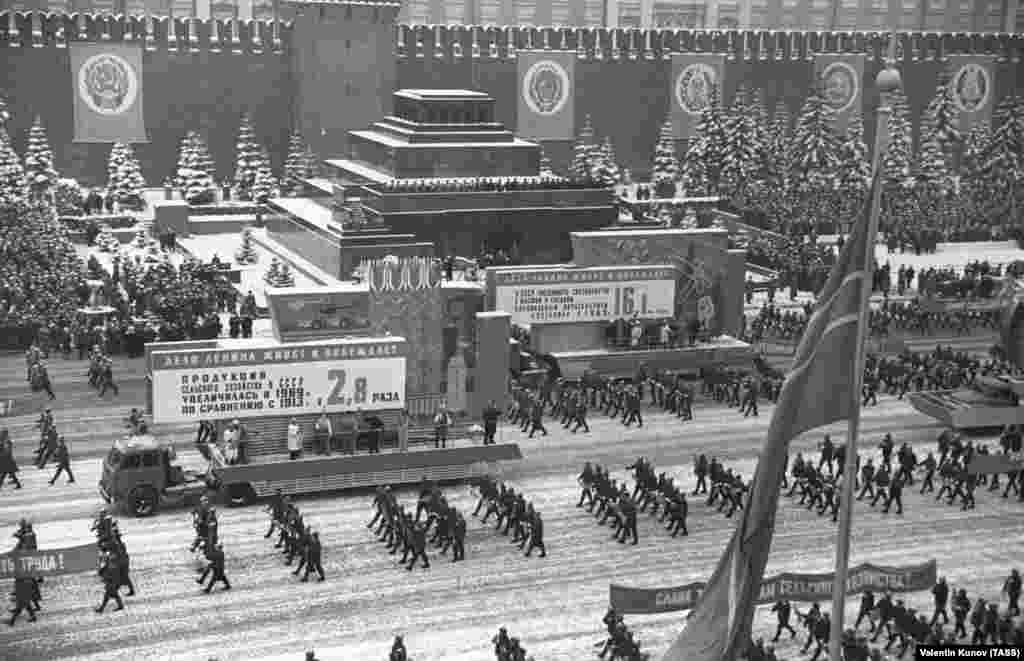 A parade on Red Square in 1970. Soviet leaders can be seen lined up along the viewing platform of the mausoleum. The mausoleum served as the symbolic core of Soviet power, and as such has been the target of scores of attacks, including a suicide bombing in 1973 that killed the bomber and a couple entering the mausoleum behind him. Lenin&rsquo;s body was reportedly unharmed by the blast. &nbsp;