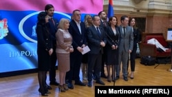 Poslanici socijalista tokom obraćanja lidera partije Ivice Dačića