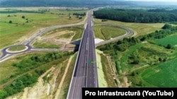 Imagine din 2019, în timpul lucrărilor în zona nodului rutier Iernut, judeţul Mureş, de pe autostrada Transilvania. Pentru tronsonul de 16 km Iernut - Cheţani, inaugurat în 2020, CNAIR a plătit chiar în ultima zi din 2023, despăgubiri de aproape 50 de milioane de euro.