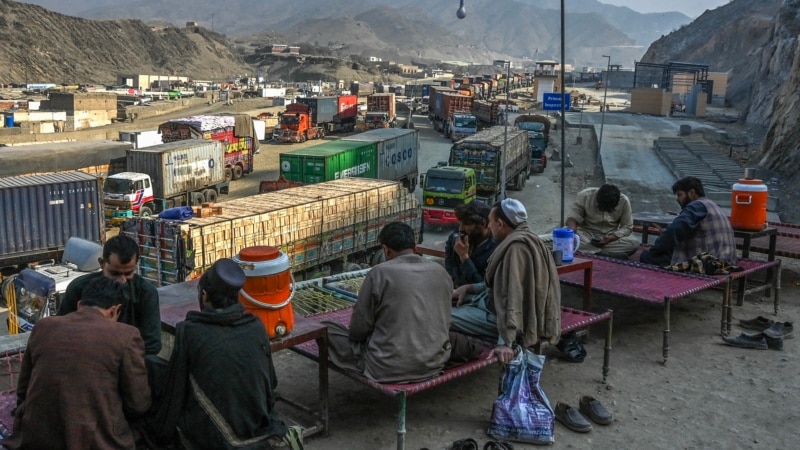 افغان سوداګرو د ټیکس زیاتېدو له وجې پاکستان ته د مېوو او سبزیو صادرات درولي دي