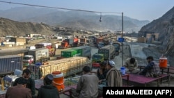 په وروستیو کې له پاکستان سره د سوداګرۍ په برخه کې افغانان له ګڼو ستونزو شکایت لري او د اساسی حل غوښتنه یې کوي