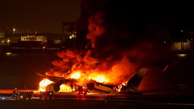 حادثه آتش‌سوزی برای هواپیمای حامل ۳۷۹ مسافر در فرودگاه توکیو؛ «پنج نفر مفقود شدند»