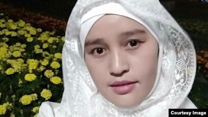 Трусики жоқ әдемі қыздар