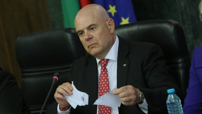 Kryeprokurori bullgar refuzon dorëheqjen, i quan rivalët 