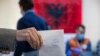 Votimet në Shqipëri. Pavarësisht se kishte humbur zgjedhjet, Jorgo Goro, qëndroi në detyrë në Himarë, pasi kryetari i zgjedhur u arrestua një ditë para zgjedhjeve lokale të vitit 2023. 