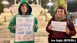 Poruke na protestu podrške Saši Skočilenko u Beogradu, 17. novembar 2023.