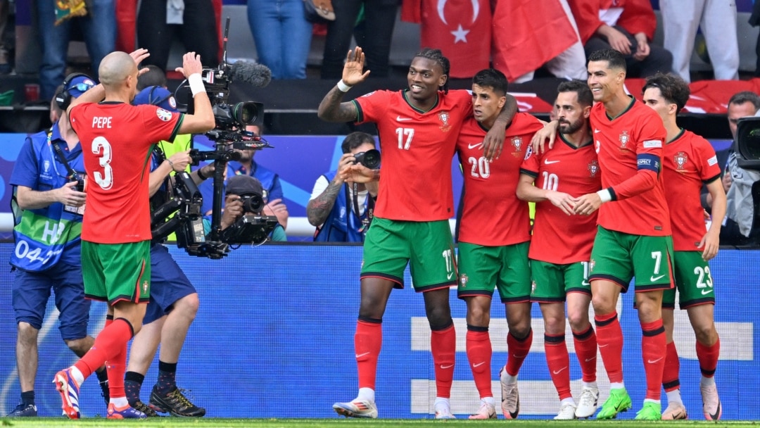 Қынаптағы әртүрлі заттардың фотосуреттері