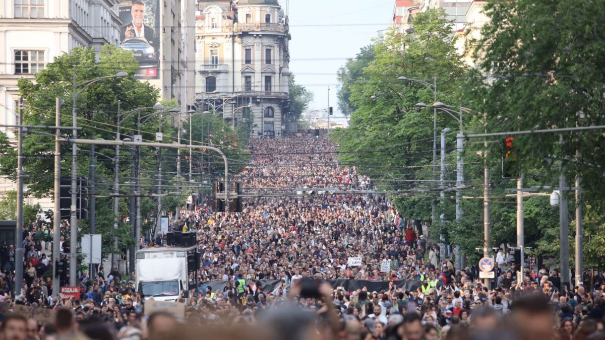 Десетки хиляди хора излязоха на протест по улиците на Белград