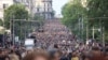 Pamje nga protesta e tretë kundër dhunës në Beograd. 19 maj 2022.