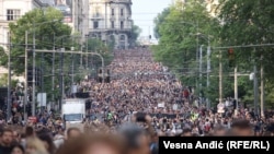 Pamje nga protesta e tretë kundër dhunës në Beograd. 19 maj 2022.