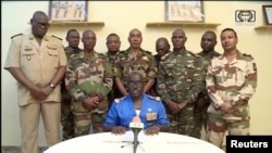 Речник армії Нігеру полковник майор Амаду Адраман виступає на національному телебаченні, 26 липня 2023 року