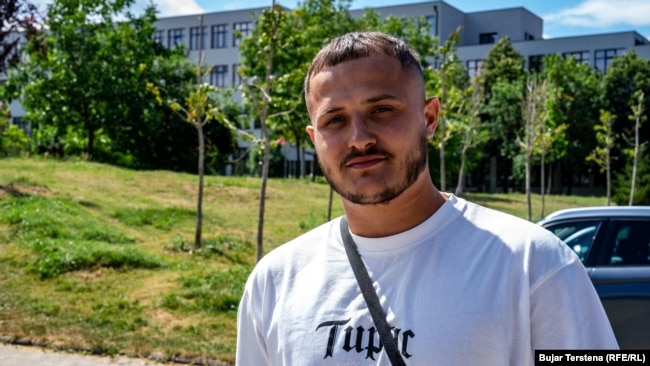 Lirim Malaj, student në Francë. Ai ka ardhur për vizitë në Kosovë.