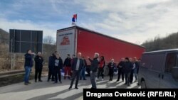 Bllokada pranë pikës kufitare në Merdare, më 5 shkurt 2024.