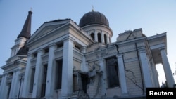 Спасо-Преображенский кафедральный собор, разрушенный в результате российского ракетного удара ночь на 23 июля. Были также повреждены здания в историческом центре Одессы
