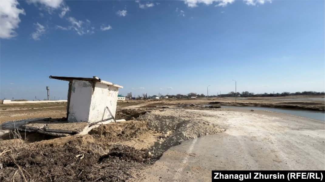 Колледждегі жалаңаш қыздардың порно фотолары Жасырын камера клизма жасайды