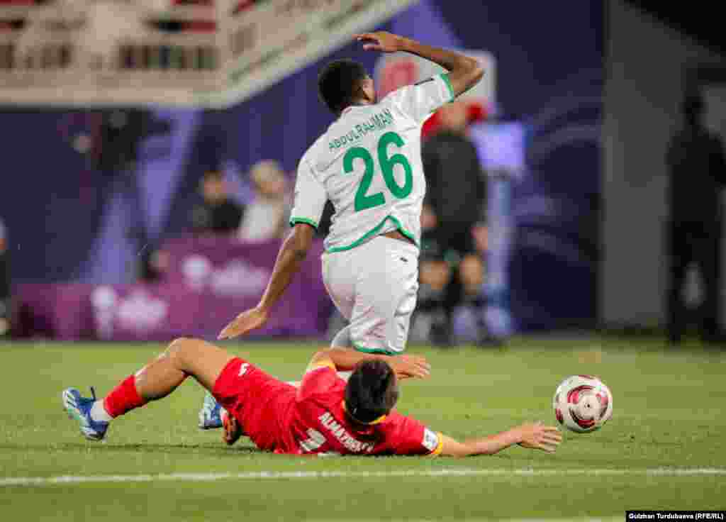 Абдуллах бин Халифа стадионунда өткөн беттештин 8-мүнөтүндө Мухсен аль-Гассани алгачкы голду киргизип, эсепти ачты.&nbsp;
