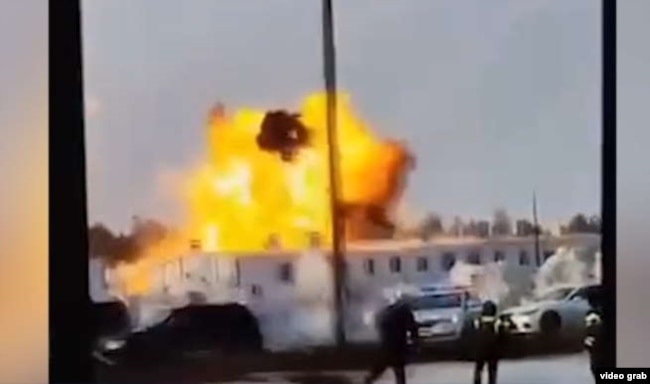 Взрыв после нападения дрона в специальной зоне Алабуга, где производятся российские дроны