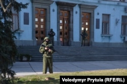 Российские военные захватили помещение Совета министров АР Крым. Симферополь, Крым, 27 февраля 2014 года.
