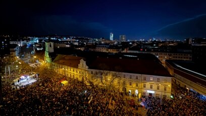 Масови антиправителствени протести в десетки градове в Словакия се проведоха