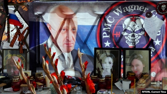 Народні меморіали Євгенія Пригожина та інших членів ПВК «Вагнер»