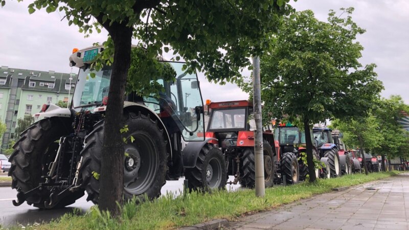 Protest poljoprivrednika Srbije uz blokadu magistralnih puteva