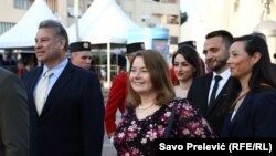 Специјалниот пратеник за Западен Балкан Габриел Ескобар и американската амбасадорка во Црна Гора, Џуди Рајзинг Реинке на инаугурација на црногорскиот претседател Јаков Милатовиќ, 20 мај, 2023, Црна Гора. 