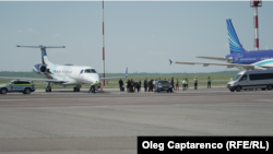 Pista Aeroportului Internațional Chișinău, în dimineața zilei de 1 iunie, când în R. Moldova au sosit liderii europeni la summit-ul Comunității Politice Europene.