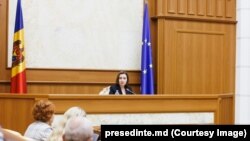 Președinta Maia Sandu a discutat conceptul privind crearea instanței judecătorești specializate anticorupție cu reprezentanți ai societății civile și ai presei specializate în domeniile justiției și anticorupție.