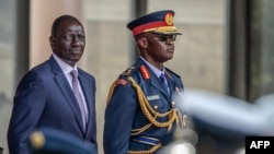 Predsjednik Ruto sa načelnikom kenijskih odbrambenih snaga generalom Francisom Ogollom, 28. februara 2024.