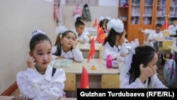 Бишкек. Окуу жылы башталган күн. Архив сүрөт. 
