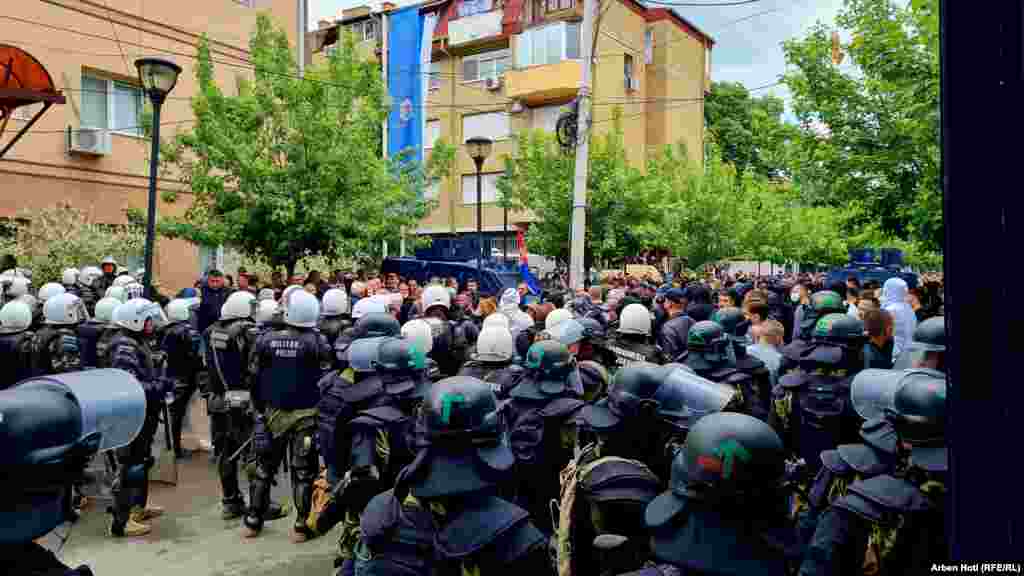 Pjesëtarët e KFOR-it kanë qenë në gjendje gatishmërie gjatë gjithë protestës së serbëve.&nbsp;