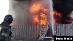 Кадр із відео пожежі в Азові, опублікованого МНС Росії 18 червня
