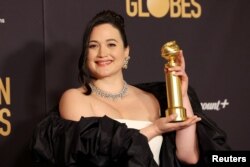  Лили Гладстон стана първата актриса от коренното население на Съединени американски щати с премия „ Златен глобус “, 7 януари 2024 година 