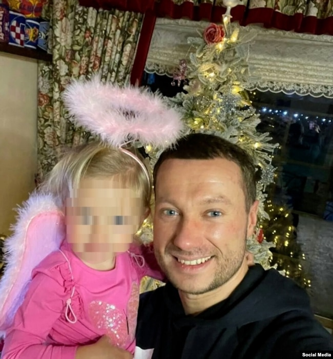 Кириленко с дочерью в доме тестя