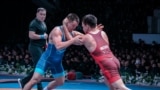 Бишкектеги спорт ордосунда өткөн чемпионатта алгач эркин күрөштөн беттештер өттү.&nbsp;<br />
74 килограмм салмакта финалда Исламбек Орозбеков (көк формачан) Орозобек Токтомамбетовду (кызыл формачан) жеңип алды.&nbsp;