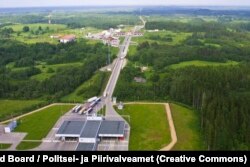 A file photo showing the Luhamaa border crossing between Estonia, in the foreground, and Russia. One kilometer of neutral territory lies between the two border checkpoints.
