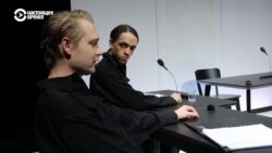 "У Навального было все, чего нет у Путина". Репортаж со спектакля "Навальный: суд" в Королевском драматическом театре в Швеции 