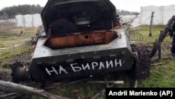 Надпись на уничтоженной в Украине российской технике (иллюстративное фото)