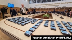 Депутаты мажилиса VIII созыва получили удостоверения и значки. Астана, 28 марта 2023 года

