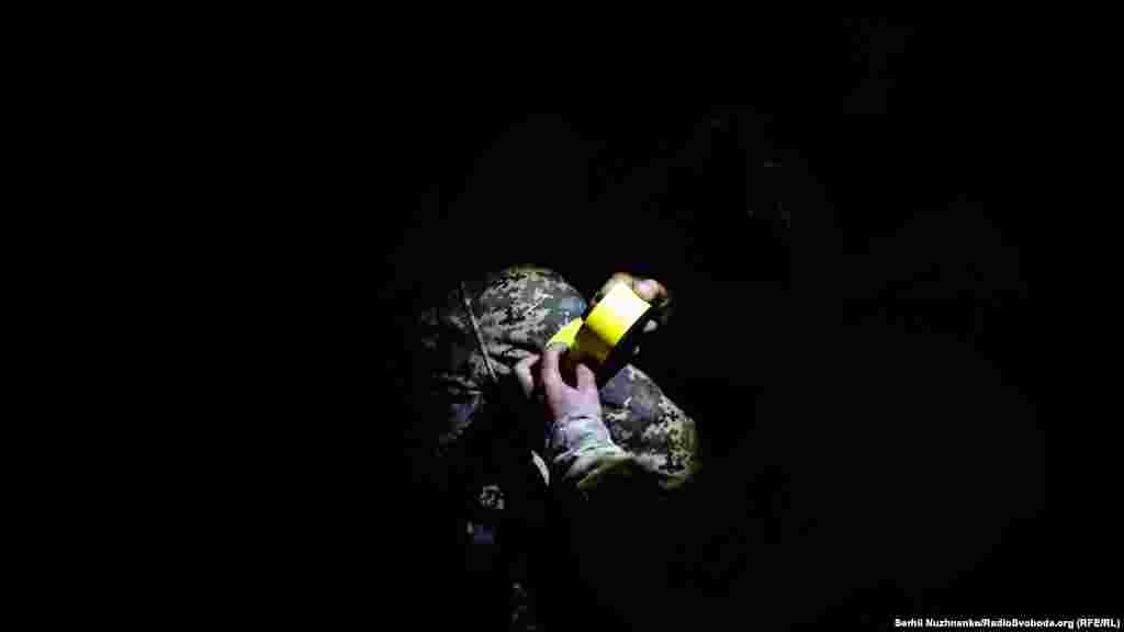 Украинские военные используют желтый скотч для маркировки себя в бою &laquo;свой/чужой&raquo;