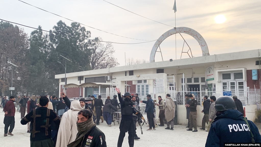 Pakistani security officials stand guard outside the hospital where victims were receiving treatment. Pakistan and Afghanistan are the only countries in the world where polio remains endemic.