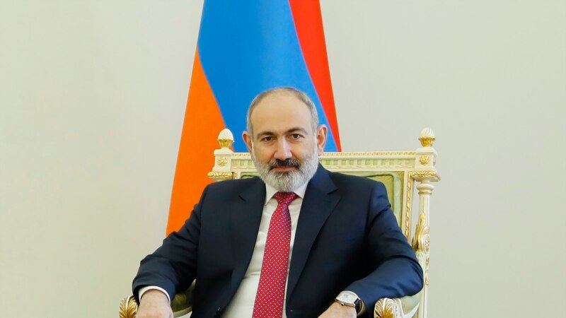 Хеликоптерот на ерменскиот премиер „непланирано“ слета поради лошите временски услови